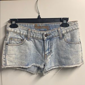 Carmar acid wash low waist denim short